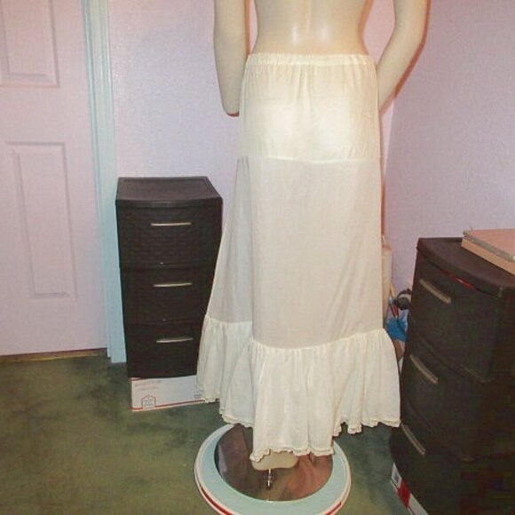 60s Vtg Dinaz Long Petticoat Waist Slip Size XL Eyelet Ruffle Tier Butter Yellow - Picture 9 of 12